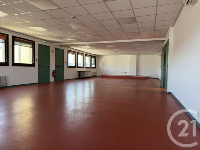 Appartement à louer - 6 pièces - 250.0 m2 - ST DIE DES VOSGES - 88 - LORRAINE - Century 21 Céline Jacques Immobilier