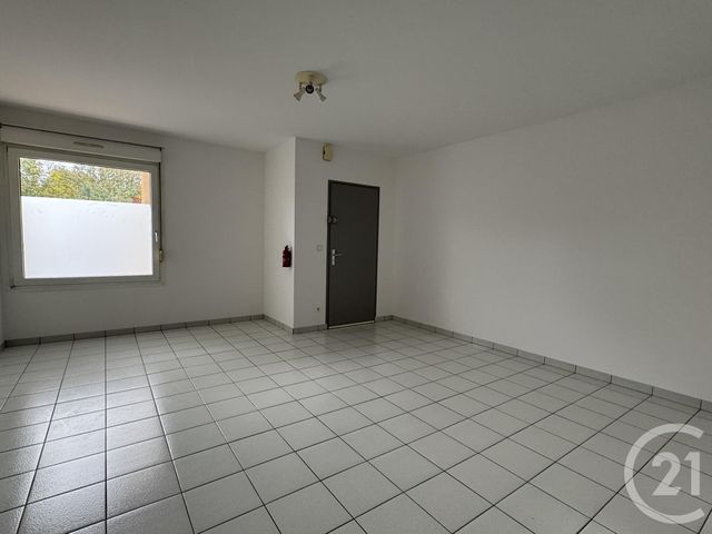 Afficher la photo en grand Appartement F1 à louer - 1 pièce - 33.0 m2 - ST DIE DES VOSGES - 88 - LORRAINE - Century 21 Céline Jacques Immobilier