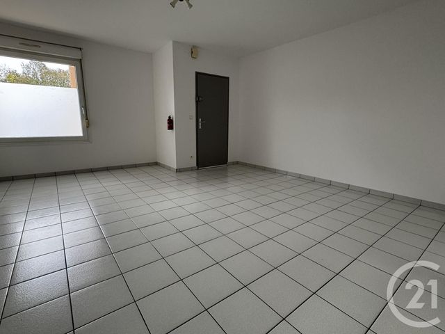 Afficher la photo en grand Appartement F1 à louer - 1 pièce - 33.0 m2 - ST DIE DES VOSGES - 88 - LORRAINE - Century 21 Céline Jacques Immobilier