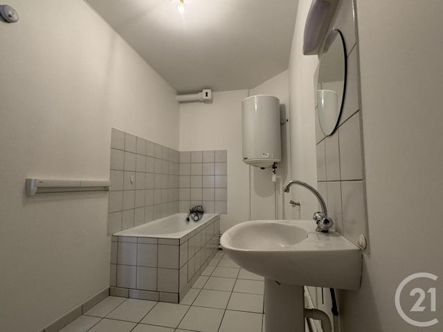 Afficher la photo en grand Appartement F1 à louer - 1 pièce - 33.0 m2 - ST DIE DES VOSGES - 88 - LORRAINE - Century 21 Céline Jacques Immobilier
