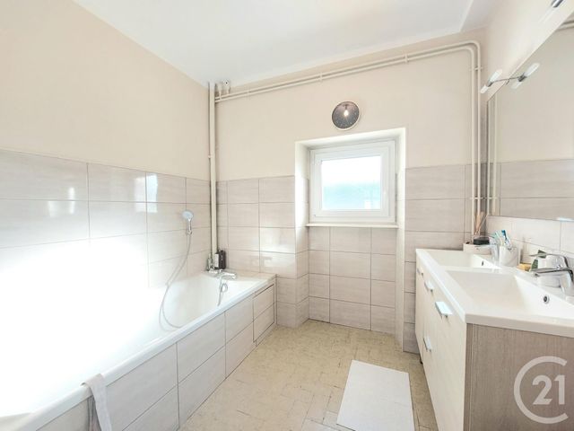 Appartement F4 à louer - 4 pièces - 86.95 m2 - ST DIE DES VOSGES - 88 - LORRAINE - Century 21 Céline Jacques Immobilier