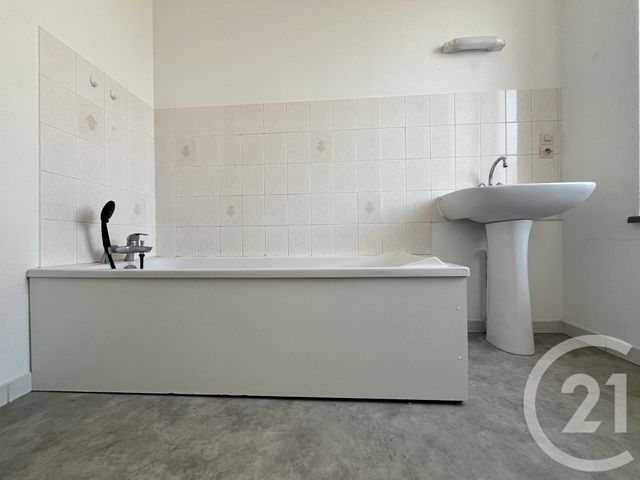 Appartement F3 à louer - 3 pièces - 62.5 m2 - ST DIE DES VOSGES - 88 - LORRAINE - Century 21 Céline Jacques Immobilier